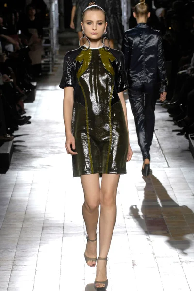 Look 28